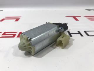 Электродвигатель регулировки угла наклона спинки водит./пассаж. Tesla Model 3 1 поколение 2020, 1079773-00-B