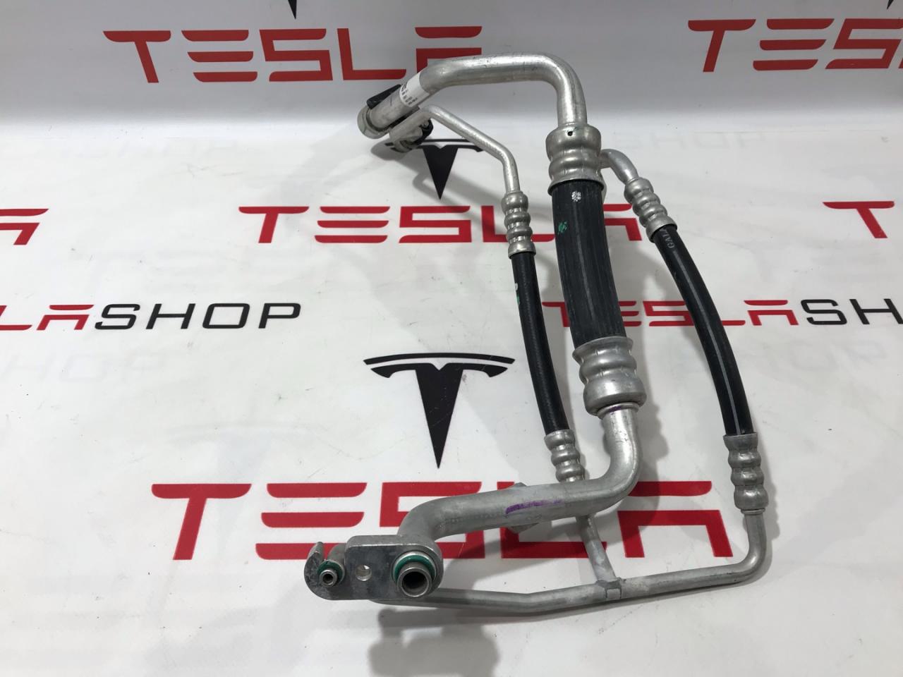 трубка кондиционера Tesla Model X 1 поколение 2017, 1054664-00-B - фото №1