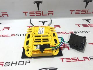 Механизм регулировки поясничного упора (передние сиденья) Tesla Model Y 1 поколение (2020 - 2026), 1118494-00-B, 1107078-00-A