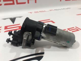 Электродвигатель регулировки угла наклона водит./пасс. сиденья Tesla Model 3 1 поколение 2020, 1099212-00-B