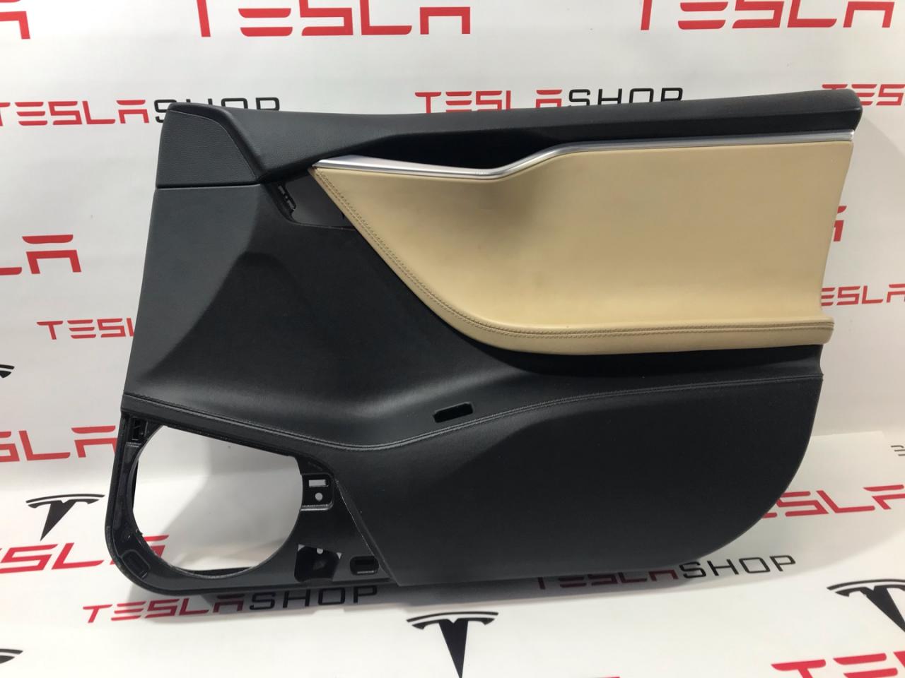 обшивка двери передняя правая Tesla Model S 1 поколение 2013, 1007912-00-D, 1007936-10-J - фото №1