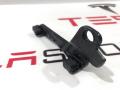 Кронштейн направляющая люка Tesla Model S 1 поколение 2013, 6008675-00-E - фото №3