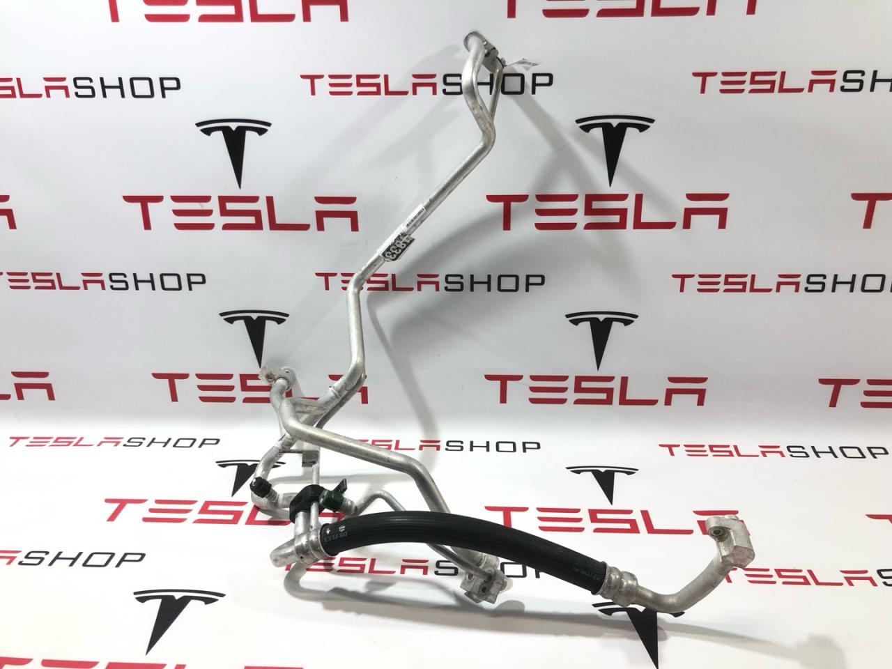 трубка кондиционера Tesla Model X 1 поколение 2019, 1046265-00-D - фото №1