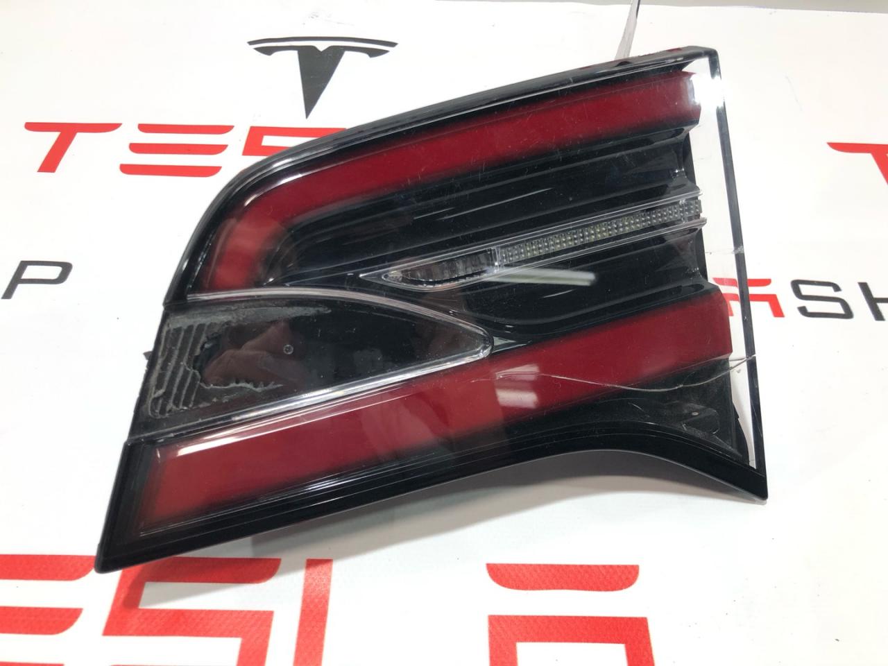 фонарь крышки багажника правый Tesla Model X 1 поколение 2021, 1034337-00-A - фото №1