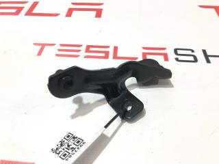 Кронштейн амортизатора капота (шаровый) Tesla Model 3 1 поколение 2020, 1089586-00-C