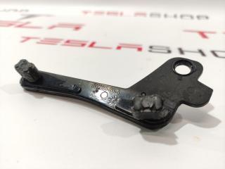 Кронштейн направляющая люка Tesla Model S 1 поколение (2012 - 2016), 6008675-00-E, 6008675-00-D