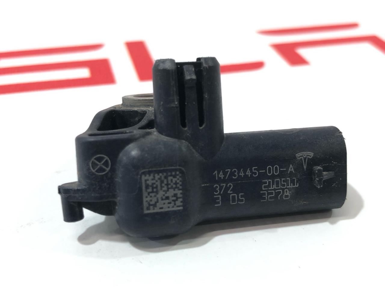 датчик удара Tesla Model Y 1 поколение 2021, 1473445-00-A - фото №1