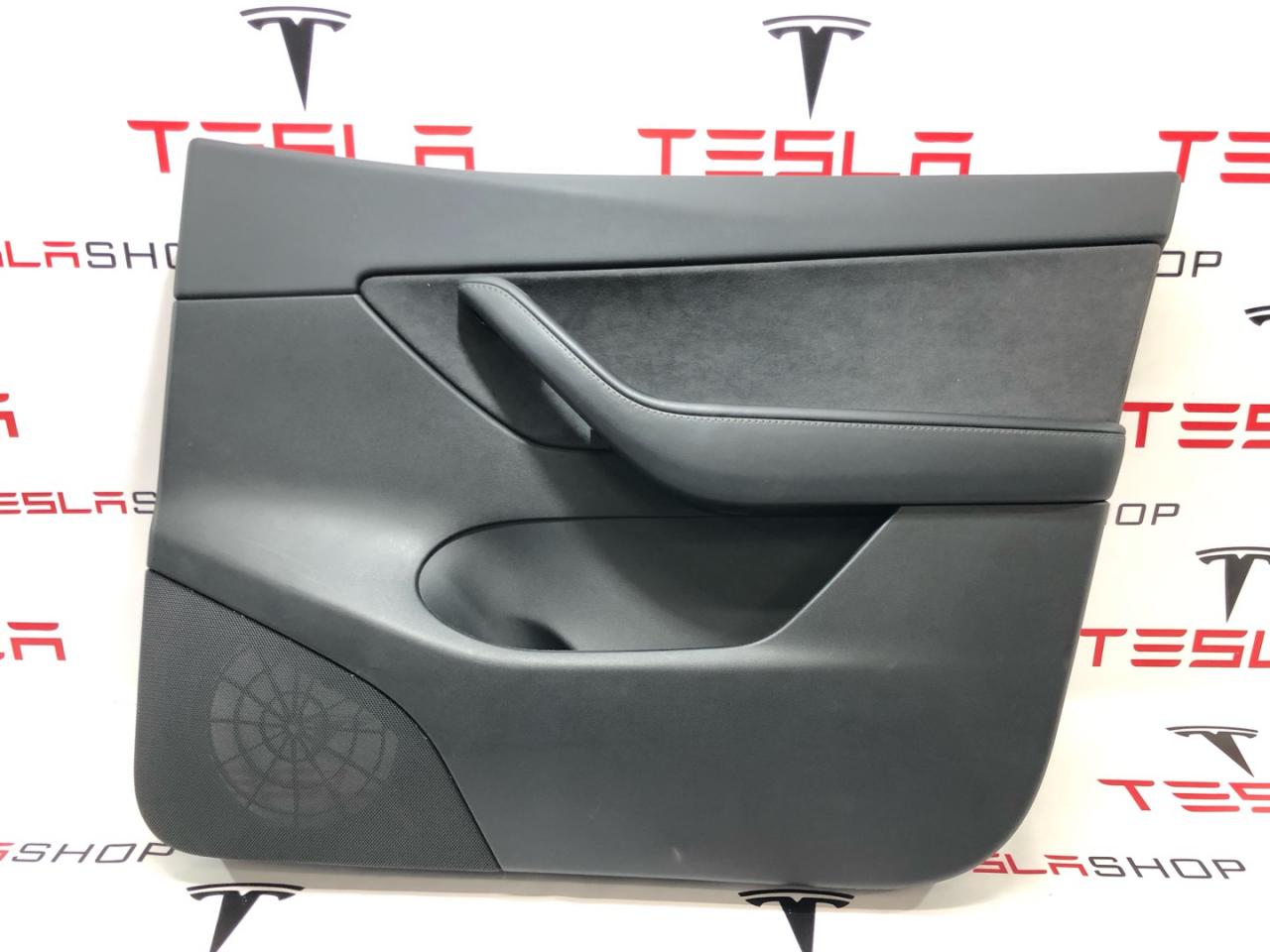 обшивка двери передняя правая Tesla Model Y 1 поколение 2021, 1498482-00-A, 1007151-70-C, 1497295-91-B - фото №1