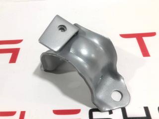 Кронштейн крепления (скоба) стабилизатора Tesla Model 3 1 поколение 2021, 1144381-00-B, 1044383-00-B, 1144387-00-B