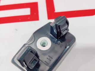 крепление ( кронштейн ) крыла Tesla Model Y 1 поколение 2022, 1493772-00-B, 1493774-00-B