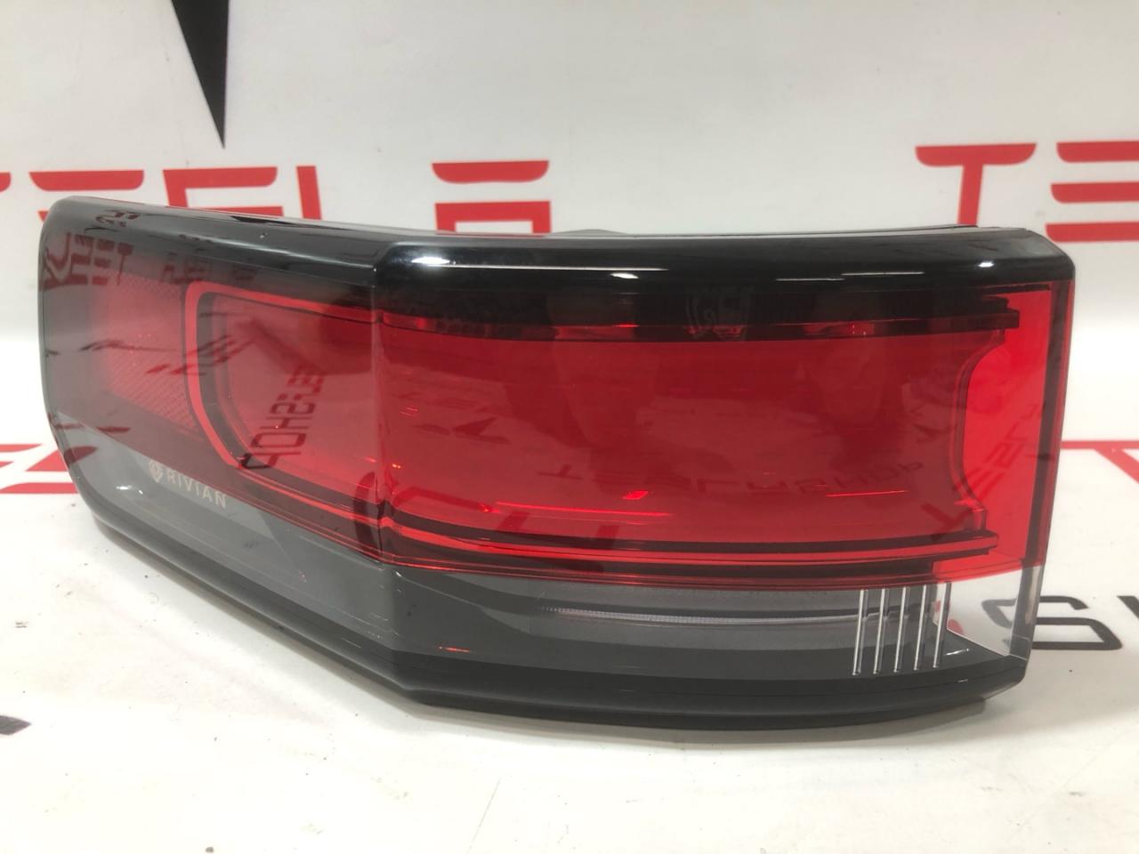фонарь задний левый Rivian R1T 1 поколение 2022, PT00000471 - фото №1