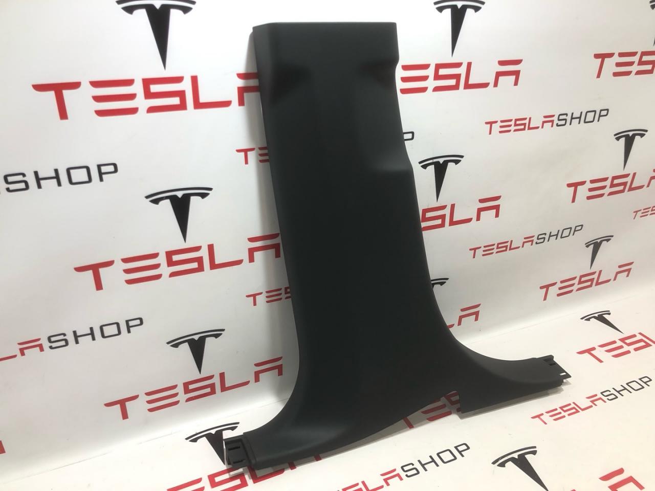 Накладка стойки B, внутренняя Rivian R1T 1 поколение 2022, PT00001363 - фото №1