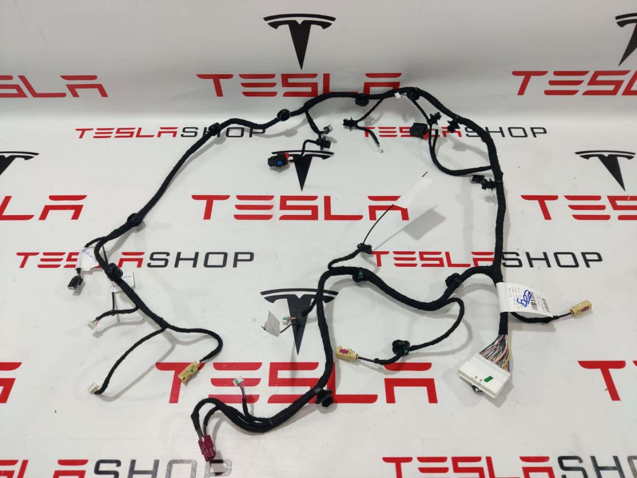 Электропроводка центральной панели Rivian R1T 1 поколение 2022, PT00012760, 35523401 - фото №1