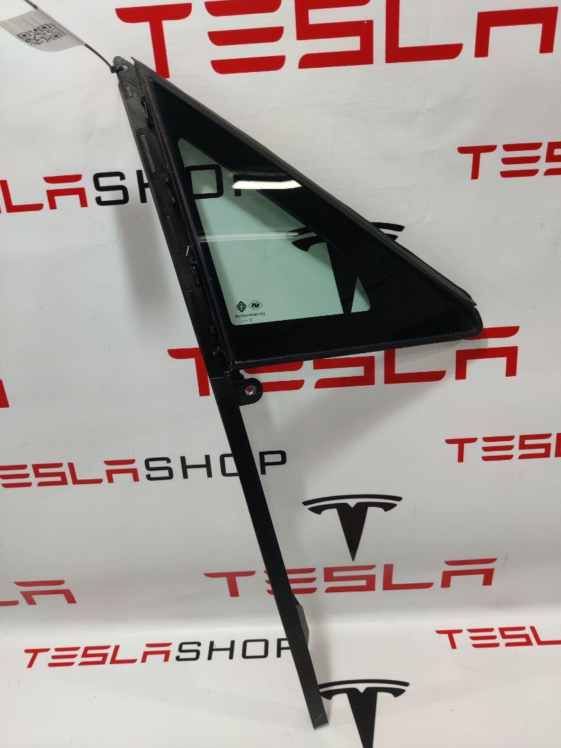 форточка двери Rivian R1T 1 поколение 2022, PT00009493-F.1 - фото №1