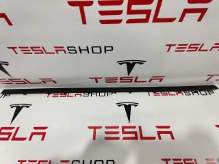 накладка двери внутренняя передняя правая Rivian R1T 1 поколение 2022, PT00016004-G, PT00041146B