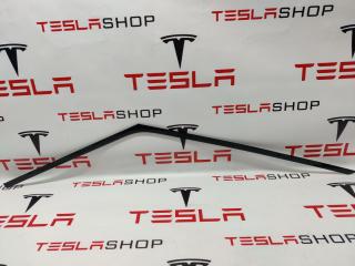 молдинг двери передней правой Rivian R1T 1 поколение 2022, PT00018089