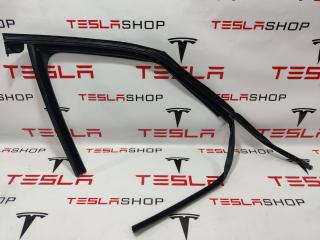 Уплотнитель стекла Rivian R1T 1 поколение 2022, PT00002210