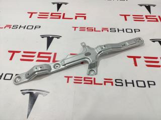 Кронштейн крепления обшивки двери Rivian R1T 1 поколение 2022, PT00033671D