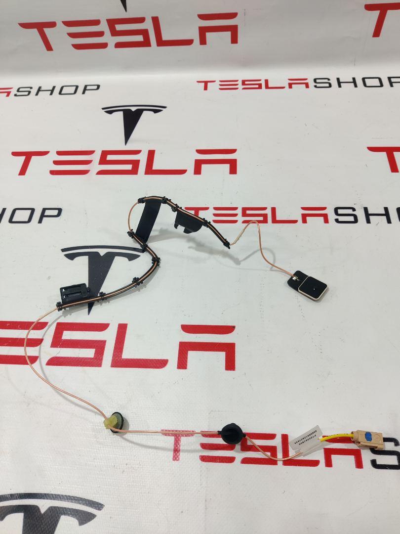 антенна Rivian R1T 1 поколение 2022, PT00062900 - фото №1