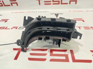 Воздуховод центральной панели (водительский) Rivian R1T 1 поколение 2022, PT00013537, 2652229B-6A