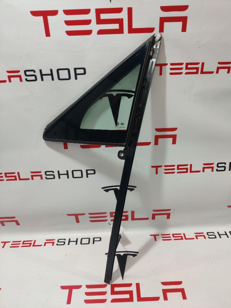 форточка двери Rivian R1T 1 поколение 2022, PT00009492-G - фото №1