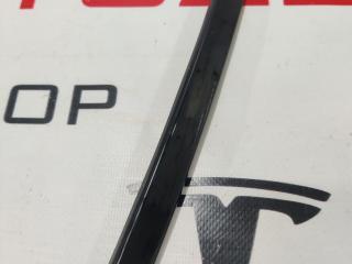 молдинг двери передней левой Rivian R1T 1 поколение 2022, BD-371-G