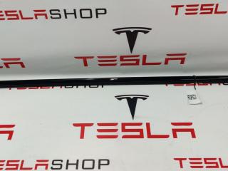 молдинг двери передней левой Rivian R1T 1 поколение 2022, PT00002203, PT00041939