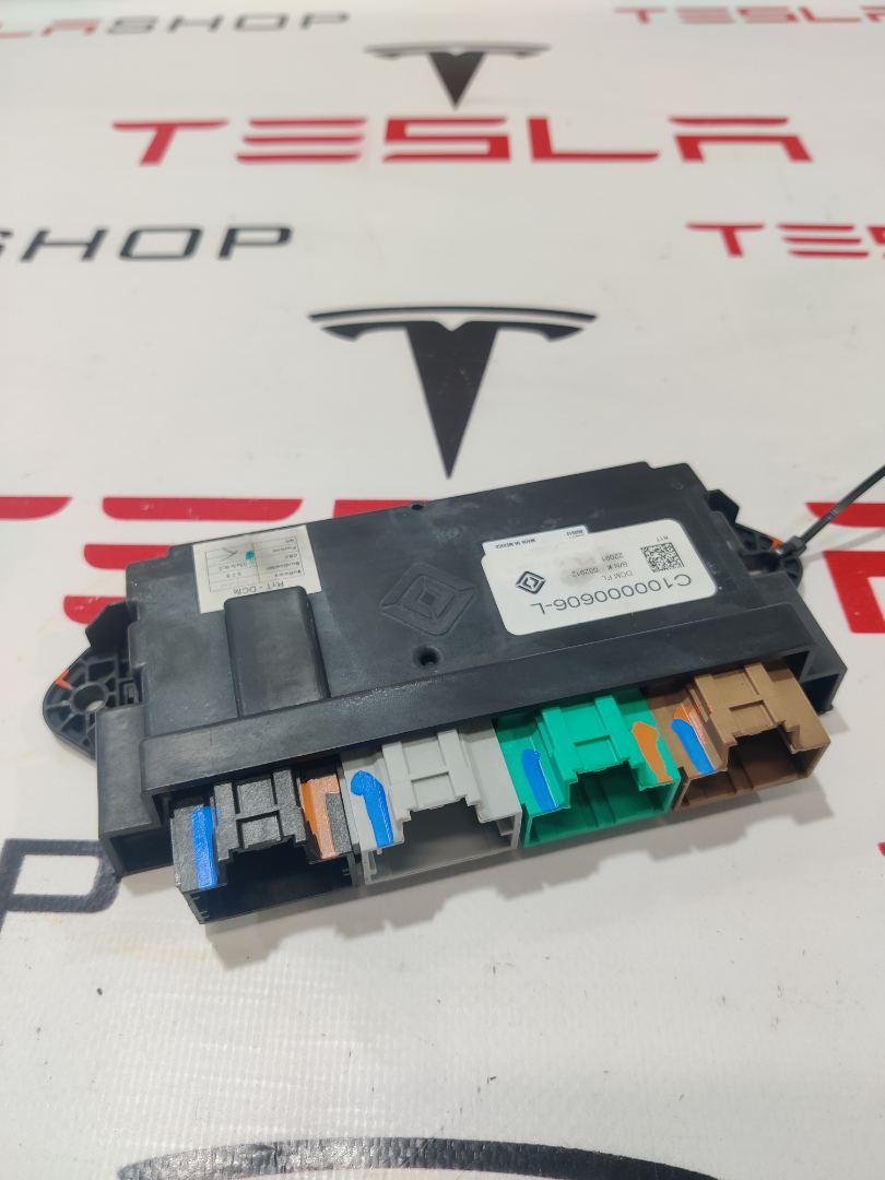 модуль управления двери Rivian R1T 1 поколение 2022, C100000606-L - фото №1