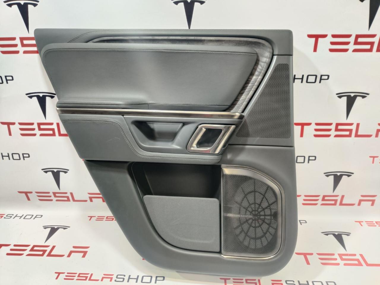 обшивка двери задняя левая Rivian R1T 1 поколение 2022, PT00001205 - фото №1