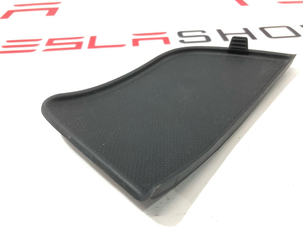 Коврик кармана двери Rivian R1T 1 поколение 2022, PT00001205, PT00001212 - фото №1