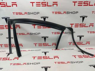 Уплотнитель стекла Rivian R1T 1 поколение 2022, PT00002210, PT00002212