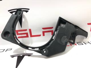 крепление фары левой Rivian R1T 1 поколение 2022, PT00000465H