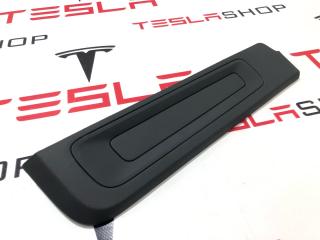 Заглушка салазки сиденья Rivian R1T 1 поколение 2022, PT00047519