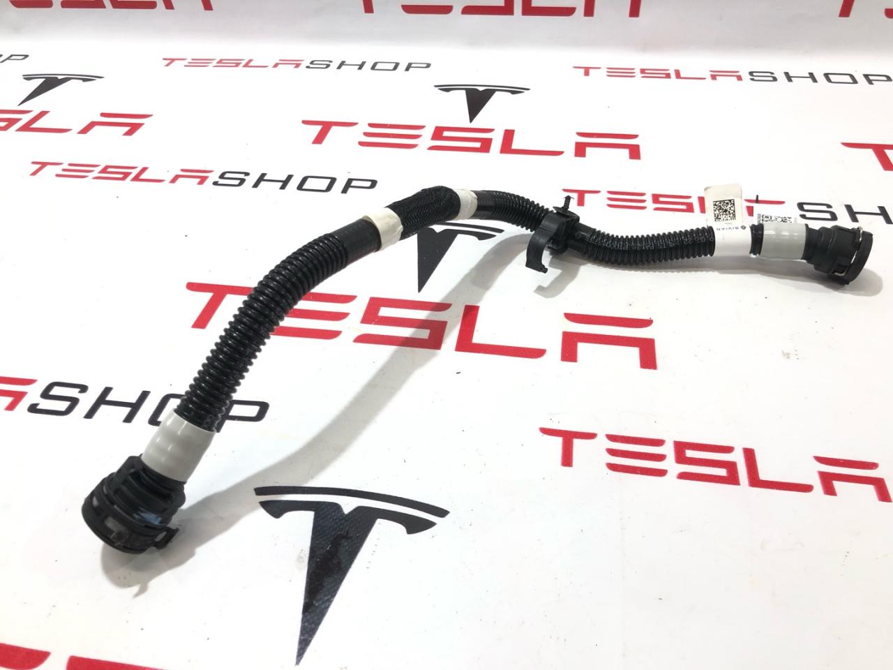 Патрубок системы охлаждения (RIVIAN R1T) Rivian R1T 1 поколение 2022, PT00001714, PT00061735-E - фото №1