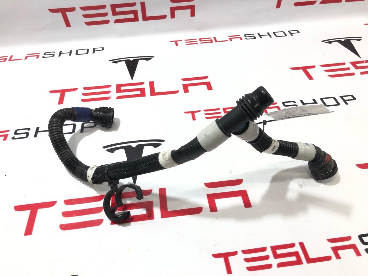 Патрубок системы охлаждения (RIVIAN R1T) Rivian R1T 1 поколение 2022, PT00061735, PT00001714, PT00061705-F - фото №1