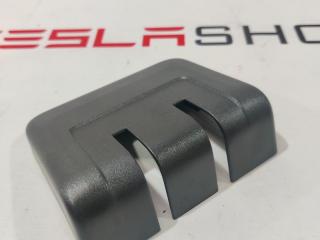 Накладка 2-го ряда сидений Rivian R1T 1 поколение 2022, PT00030862-E, PT00030861-E, PT00051521-C