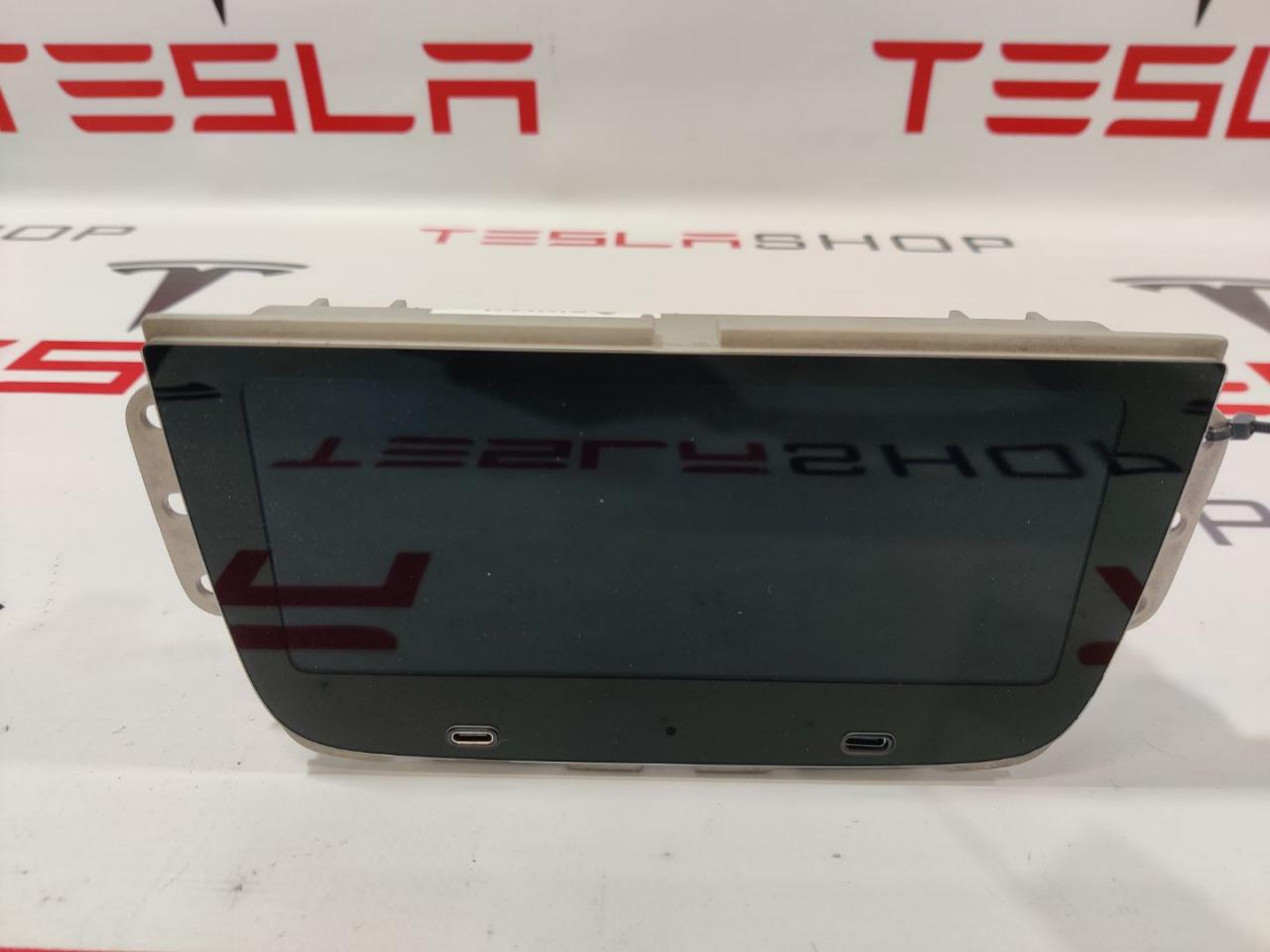 Монитор (дисплей) Rivian R1T 1 поколение 2022, PT00000503-F - фото №1