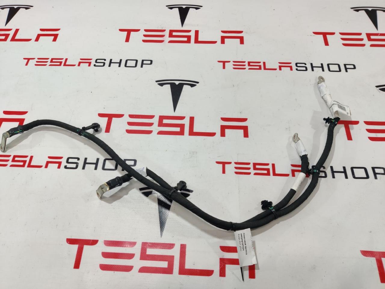 плюсовой провод аккумулятора Rivian R1T 1 поколение 2022, 35560549, PT00049997-D - фото №1