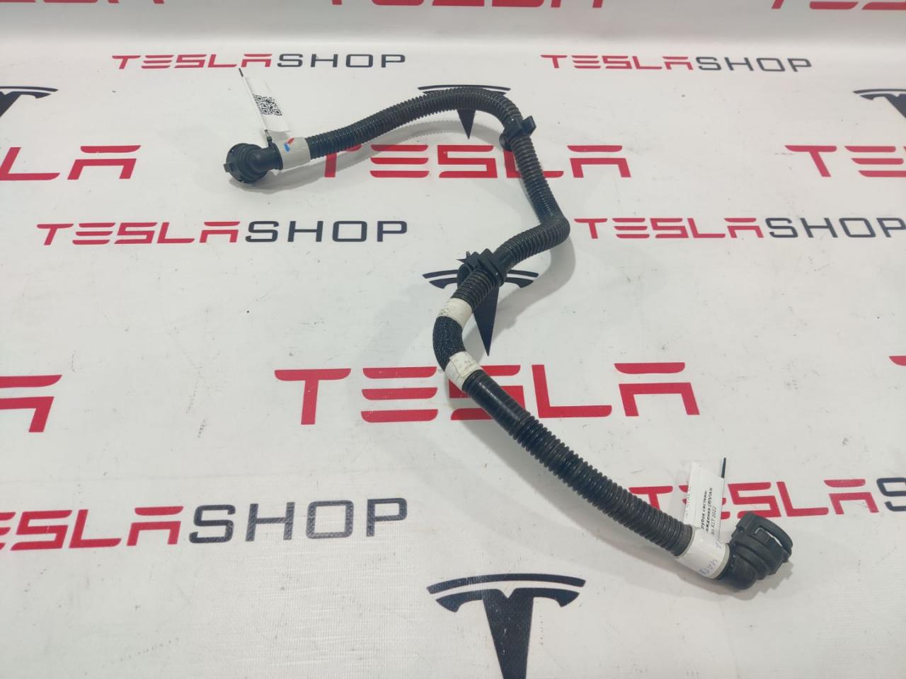 Патрубок системы охлаждения (RIVIAN R1T) Rivian R1T 1 поколение 2022, PT00061742 - фото №1