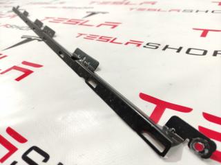 Кронштейн крепления порога Rivian R1T 1 поколение 2022, 00054347B