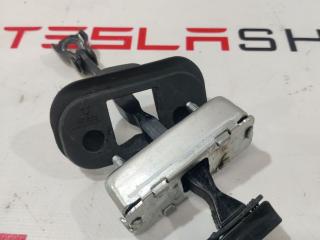 ограничитель открывания двери Rivian R1T 1 поколение 2022