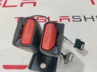 замок ремня безопасности Rivian R1T 1 поколение 2022, C200001056