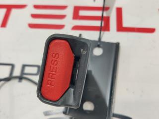 замок ремня безопасности Rivian R1T 1 поколение 2022, C100001061