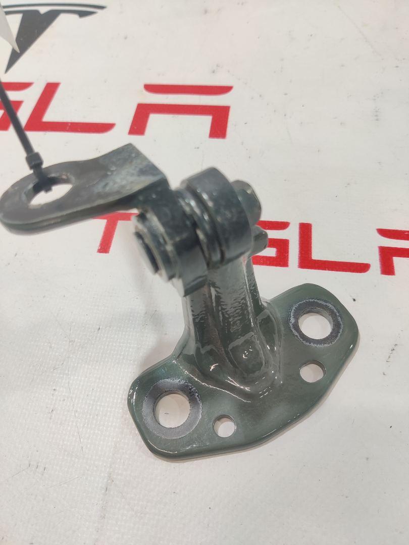 петля двери Rivian R1T 1 поколение 2022, PT00002397 - фото №1