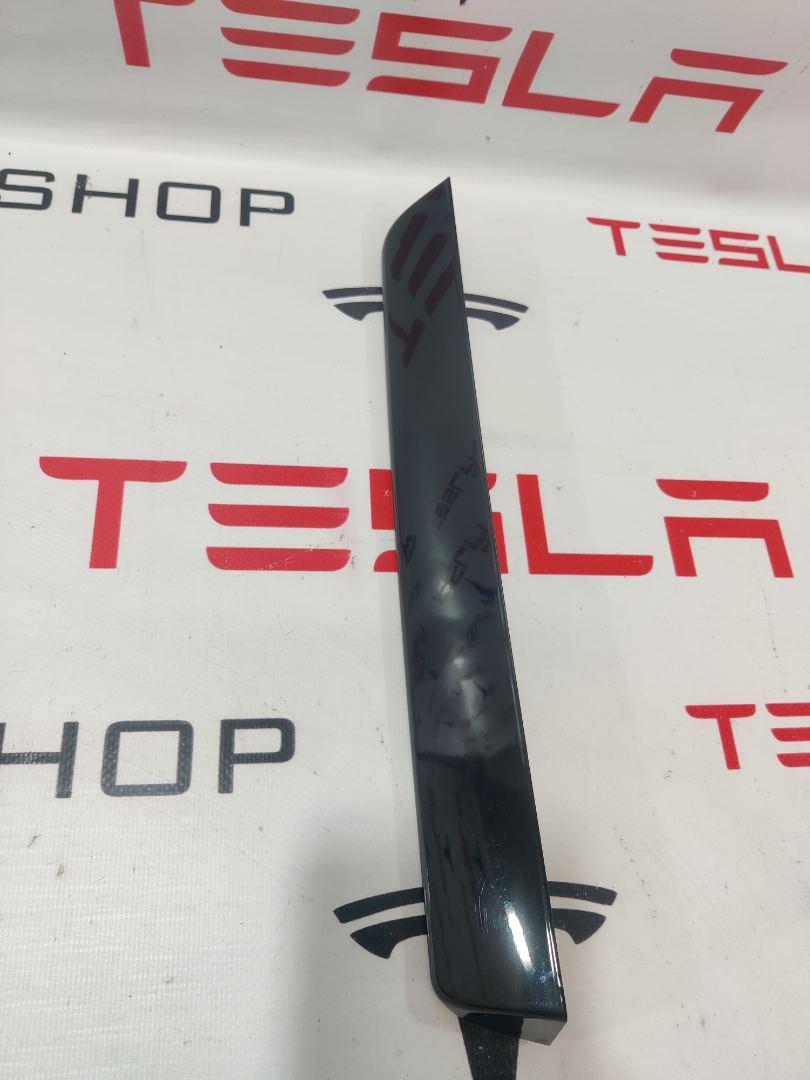 Накладка стойки С Rivian R1T 1 поколение 2022, PT5090617, PT00012533-E - фото №1