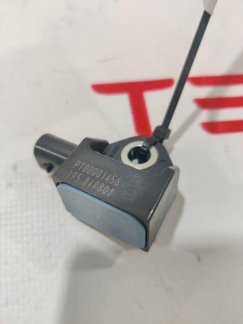 датчик удара Rivian R1T 1 поколение 2022, PT00001456 - фото №1