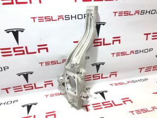 кулак поворотный левый Rivian R1T 1 поколение 2022, PT00001859