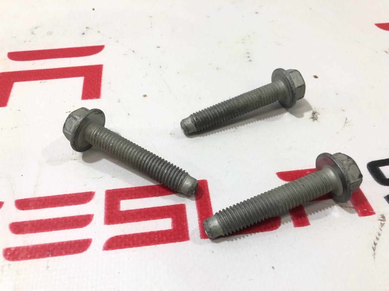 болт Rivian R1T 1 поколение 2022, PT00155838-D, PT00043514-F, PT00046119-F, PT00043513-F, PT00002848-J - фото №1