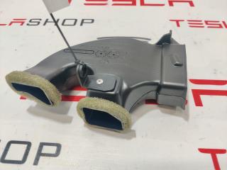 Воздуховод центральной панели Rivian R1T 1 поколение 2022, PT00000844-G