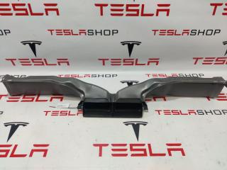 Воздуховод центральной панели Rivian R1T 1 поколение 2022, PT00038594